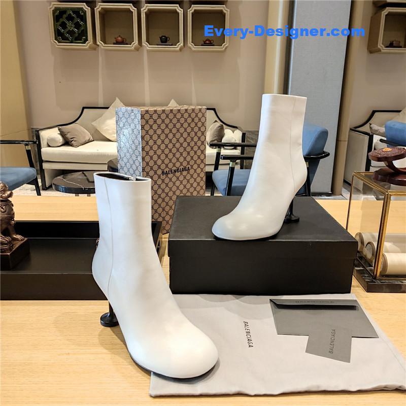 Ba1en*iaga wine glass heeled round toe boots