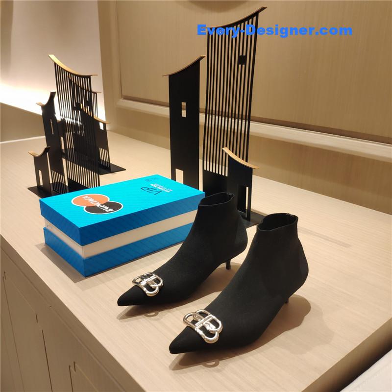 Ba1en*iaga new cat with small boots