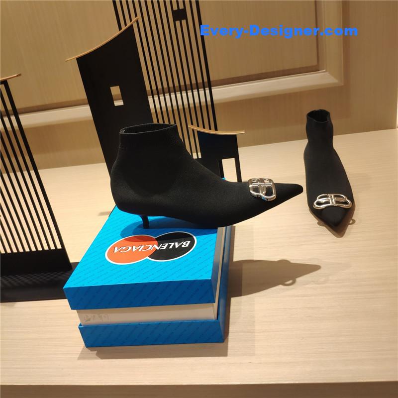 Ba1en*iaga new cat with small boots