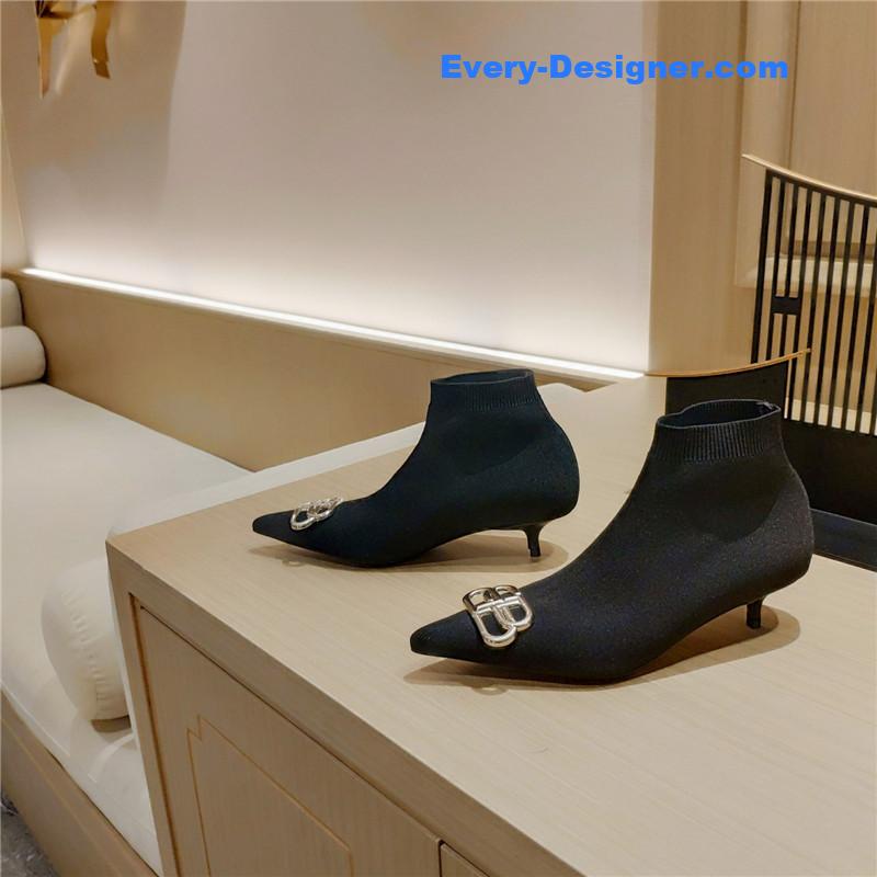 Ba1en*iaga new cat with small boots