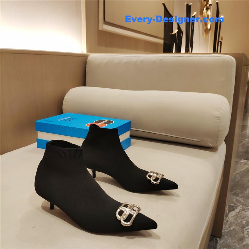 Ba1en*iaga new cat with small boots