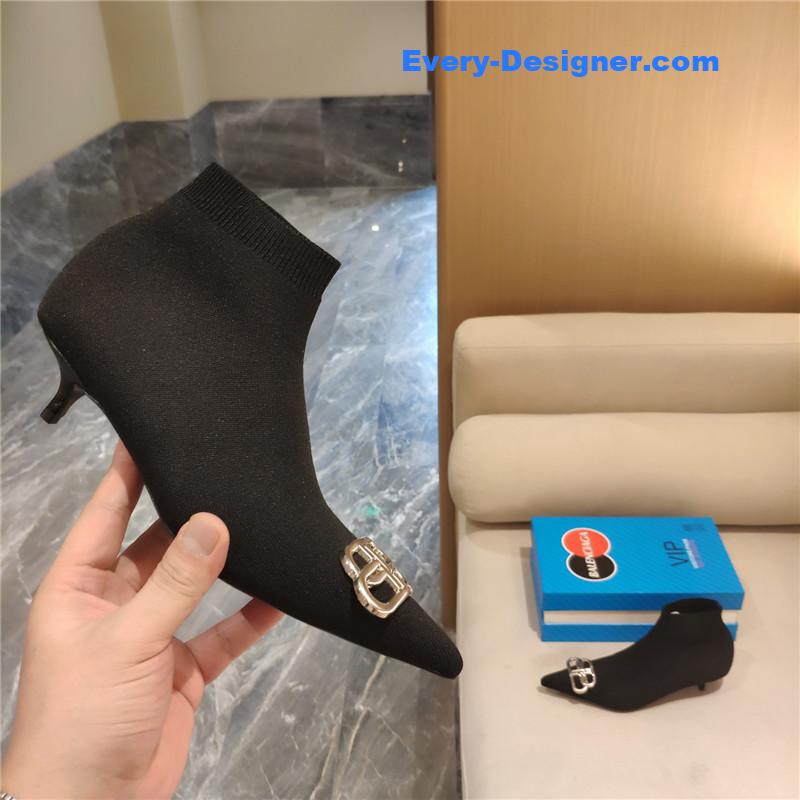 Ba1en*iaga new cat with small boots