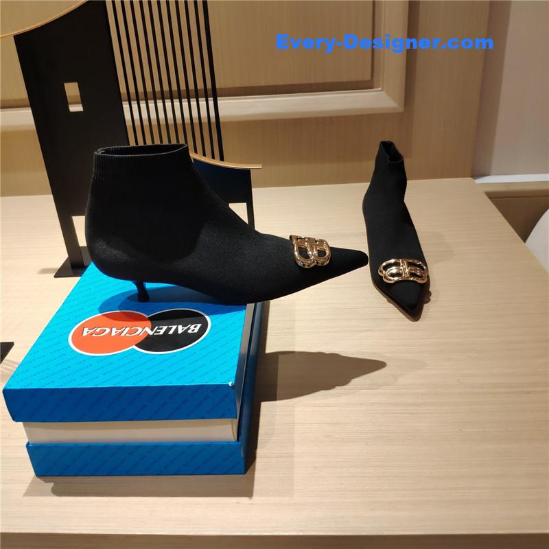 Ba1en*iaga new cat with small boots