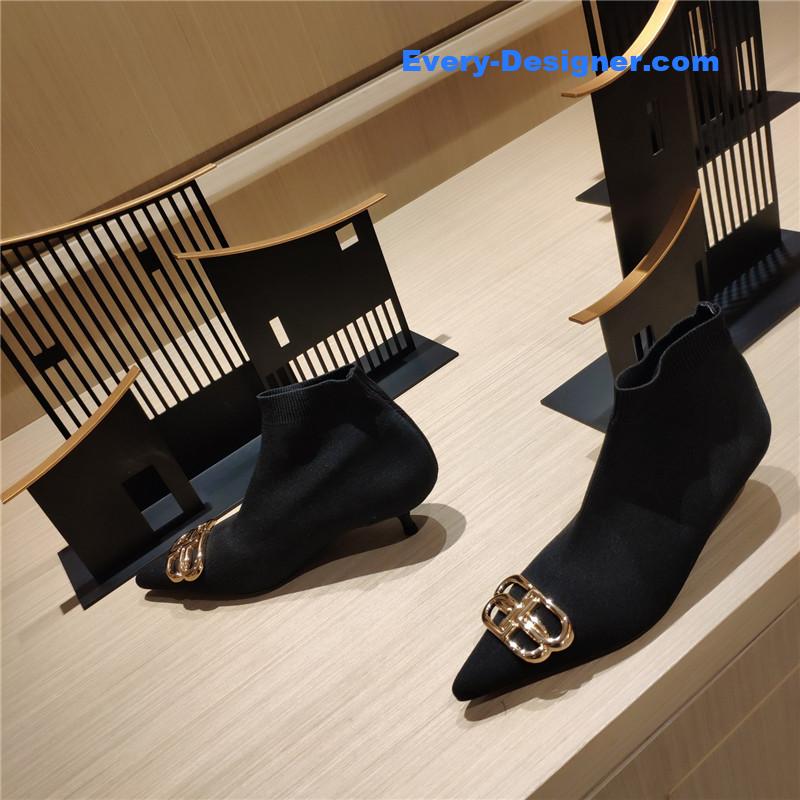 Ba1en*iaga new cat with small boots