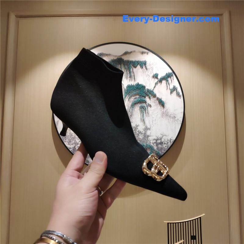 Ba1en*iaga new cat with small boots