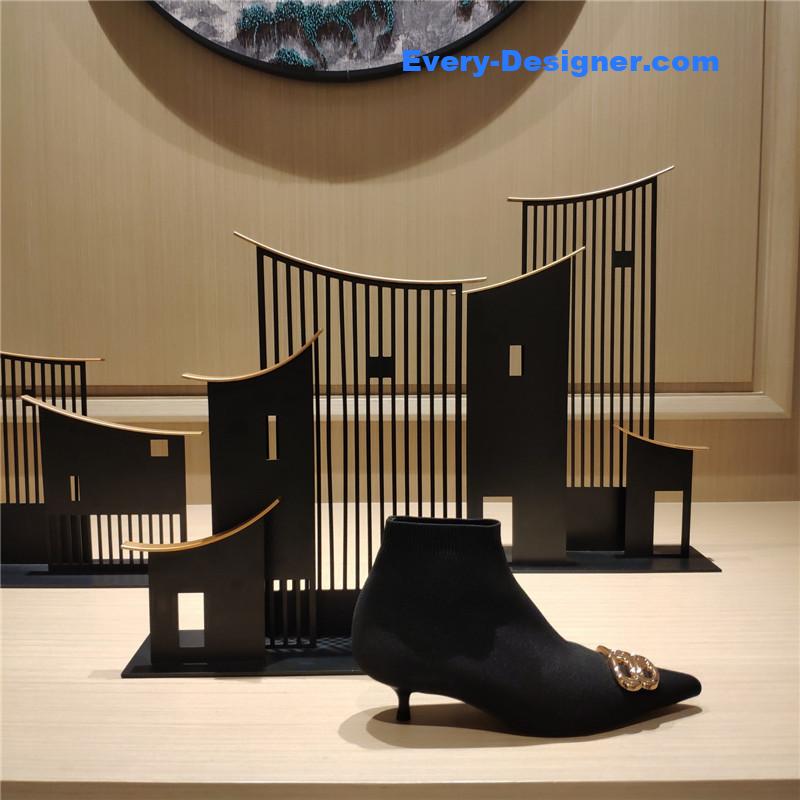 Ba1en*iaga new cat with small boots