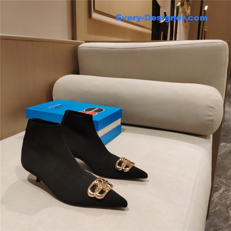 Ba1en*iaga new cat with small boots