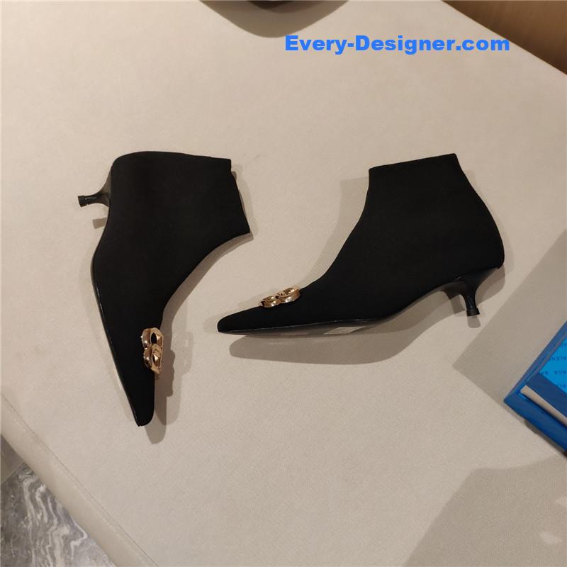 Ba1en*iaga new cat with small boots