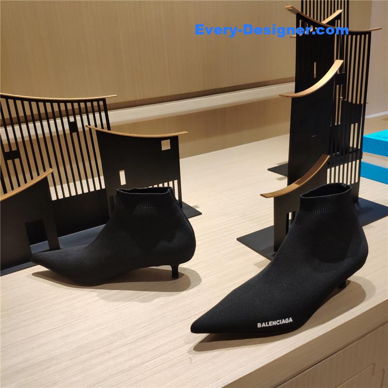 Ba1en*iaga new cat with small boots