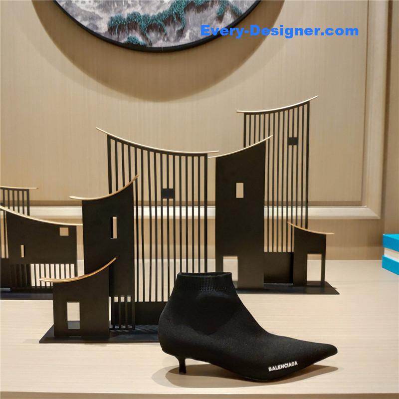 Ba1en*iaga new cat with small boots