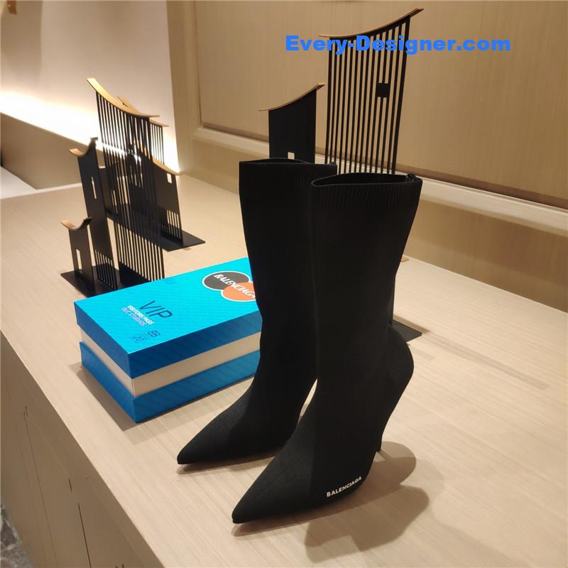 Ba1en*iaga new cat with small boots