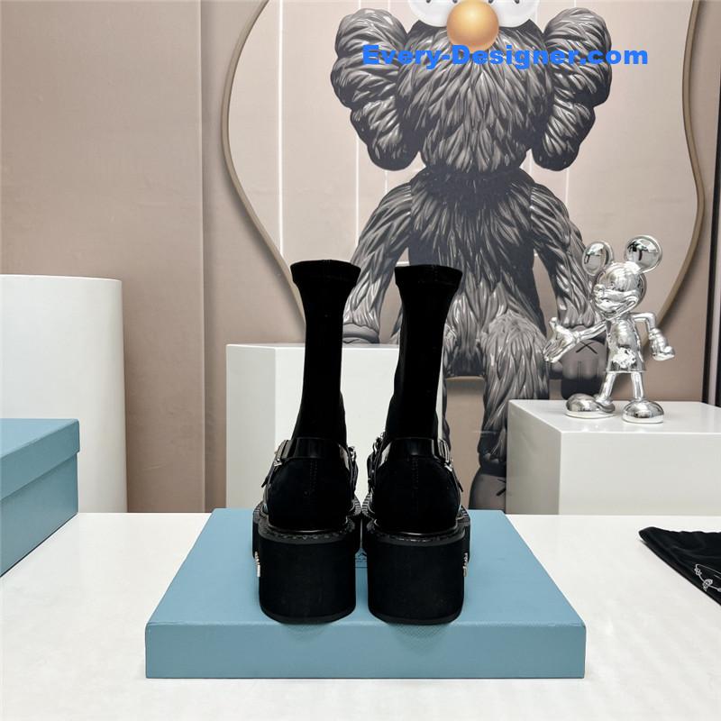 Pra*a round toe stretch platform boots