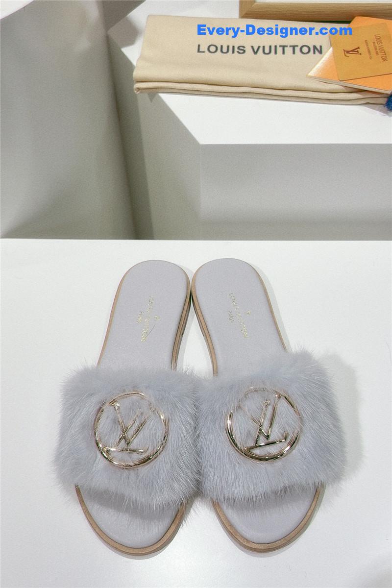 l0vis Vvtt0n lv flat open toe sandals