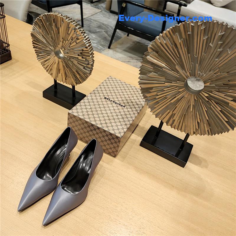 Ba1en*iaga prismatic triangle mules pumps