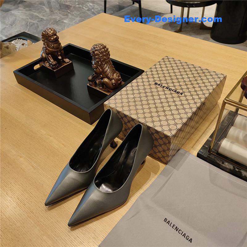 Ba1en*iaga prismatic triangle mules pumps