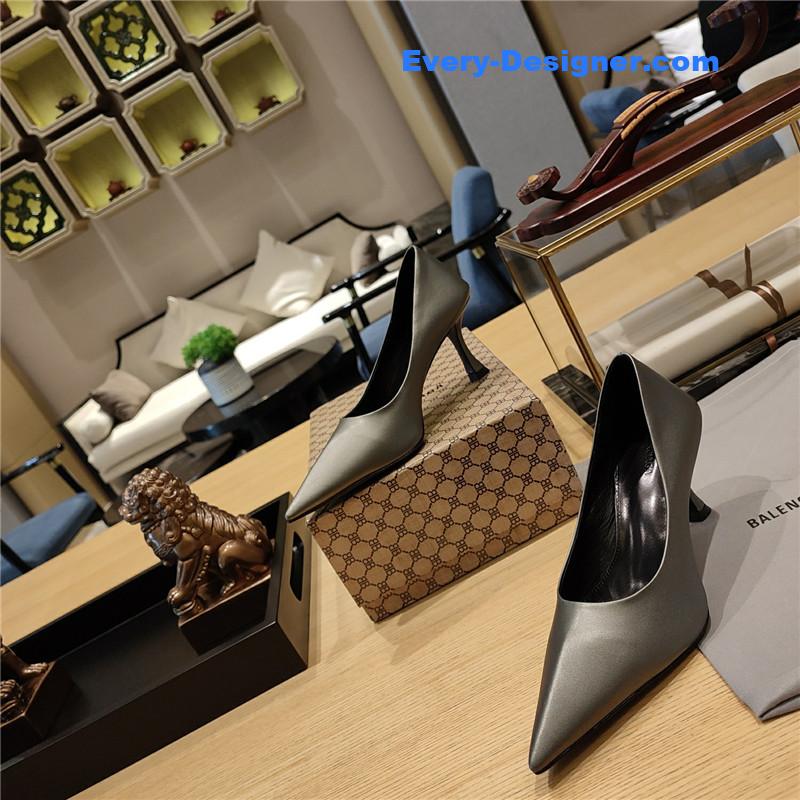 Ba1en*iaga prismatic triangle mules pumps