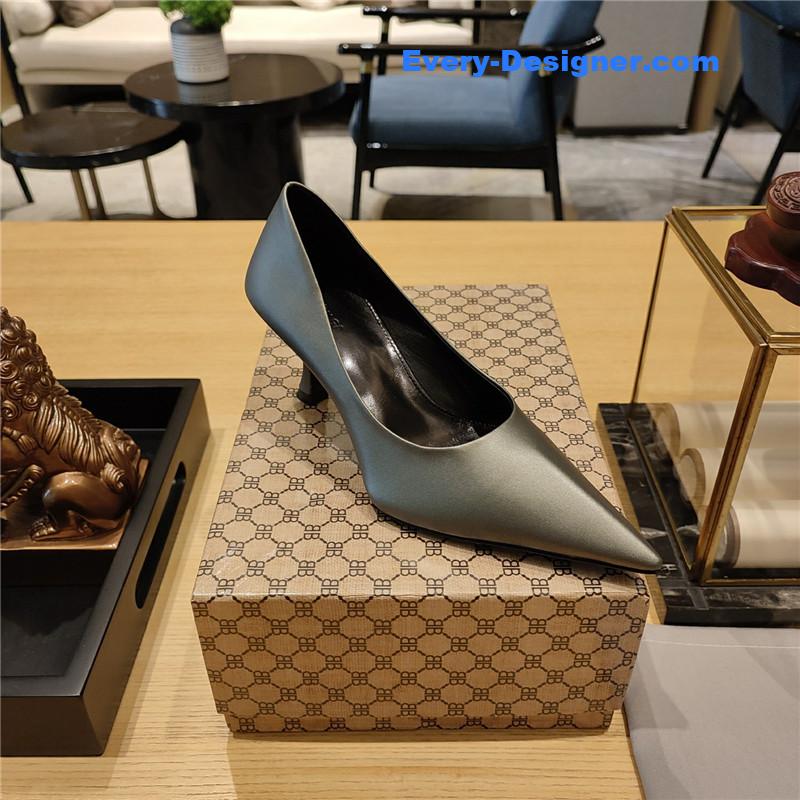 Ba1en*iaga prismatic triangle mules pumps