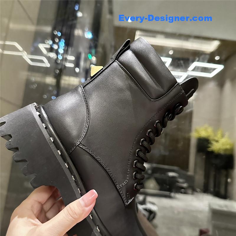 Va1e*ntin0 rivet style martin boots