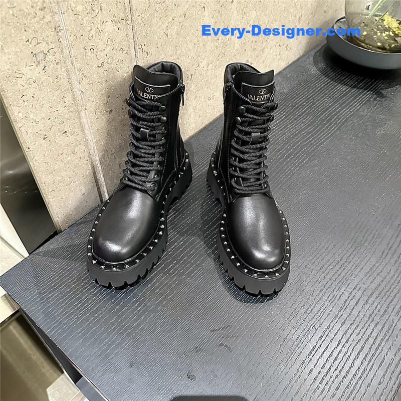 Va1e*ntin0 rivet style martin boots