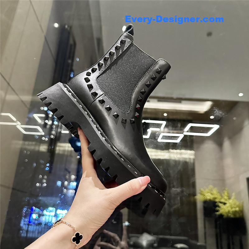 Va1e*ntin0 rivet style martin boots
