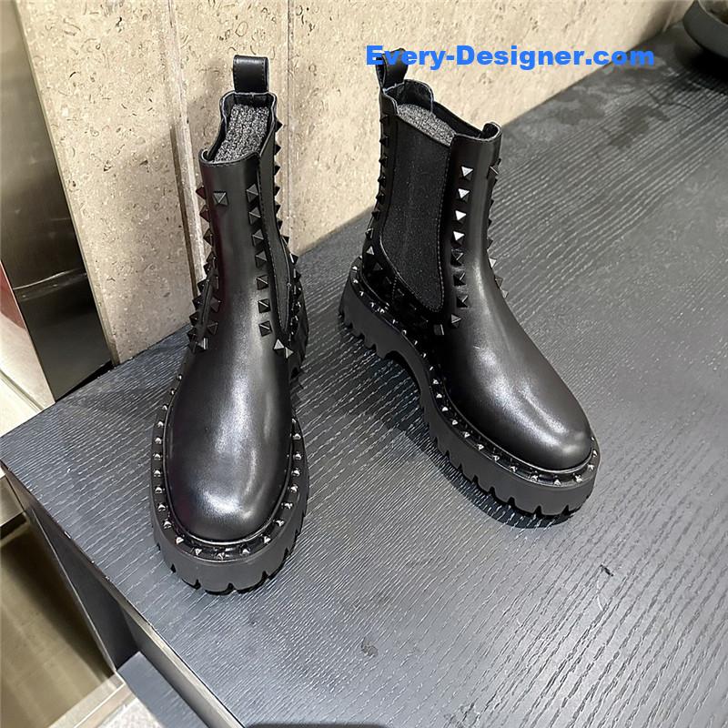 Va1e*ntin0 rivet style martin boots