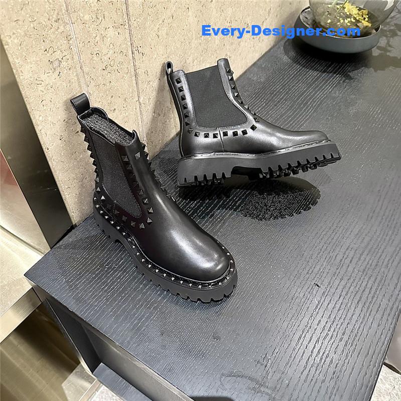 Va1e*ntin0 rivet style martin boots