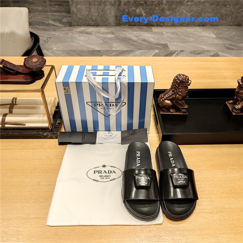 Pra*a “trapezoid logo logo creative” bag buckle slippers