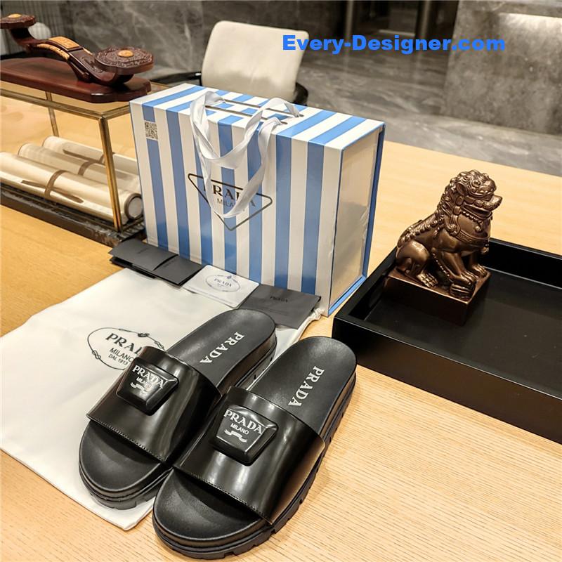 Pra*a “trapezoid logo logo creative” bag buckle slippers