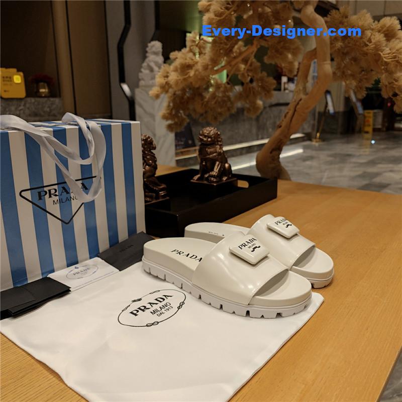 Pra*a “trapezoid logo logo creative” bag buckle slippers