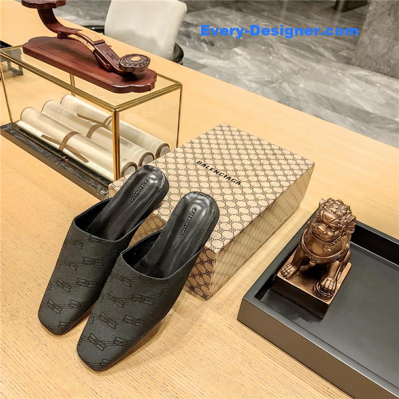 Ba1en*iaga padded flat toe slides