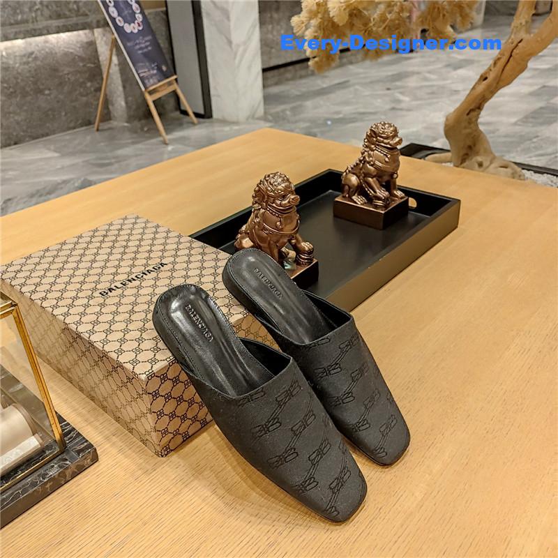 Ba1en*iaga padded flat toe slides