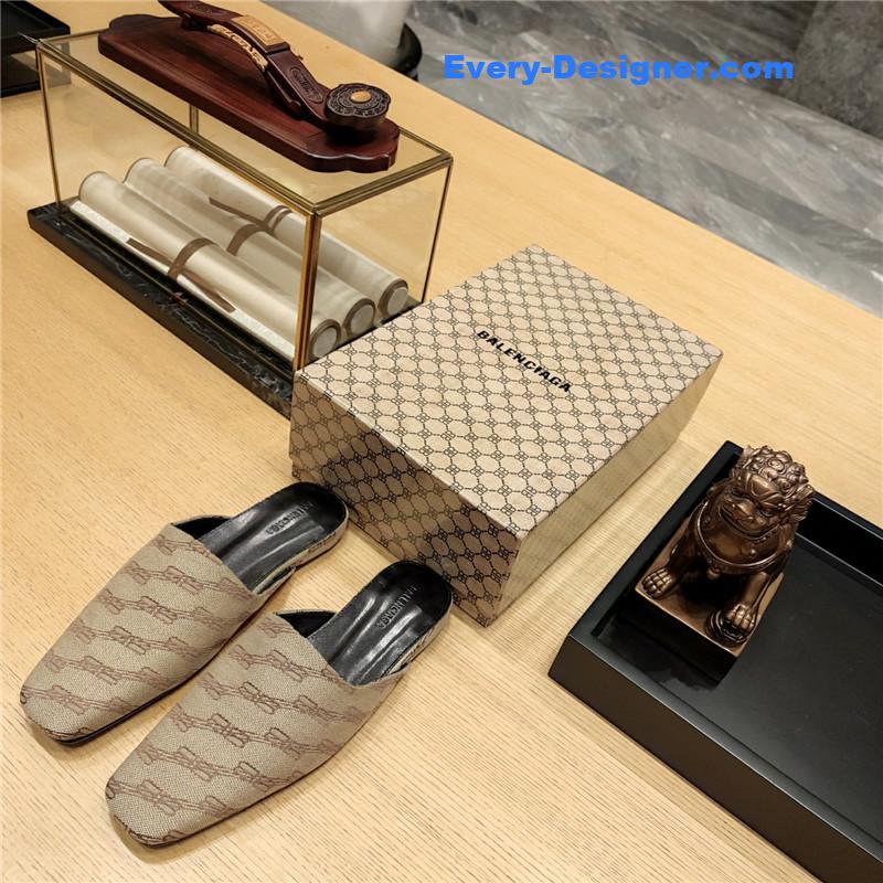 Ba1en*iaga padded flat toe slides