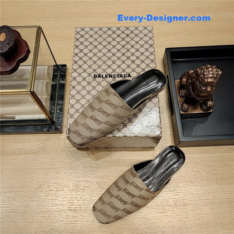 Ba1en*iaga padded flat toe slides