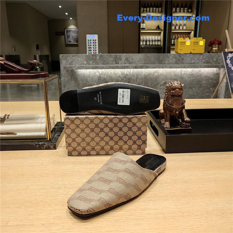 Ba1en*iaga padded flat toe slides