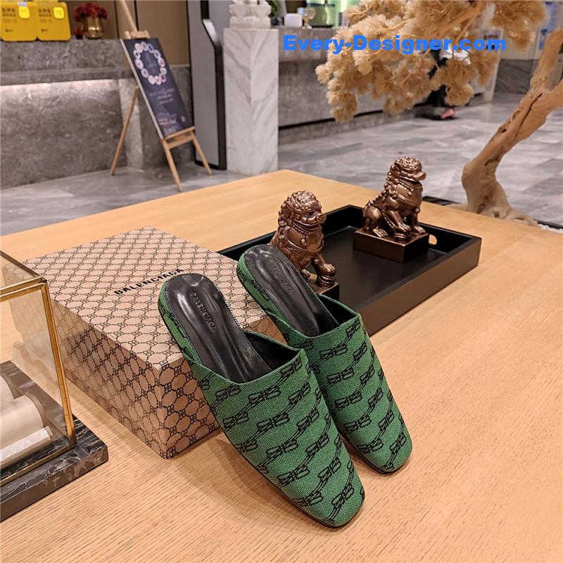 Ba1en*iaga padded flat toe slides