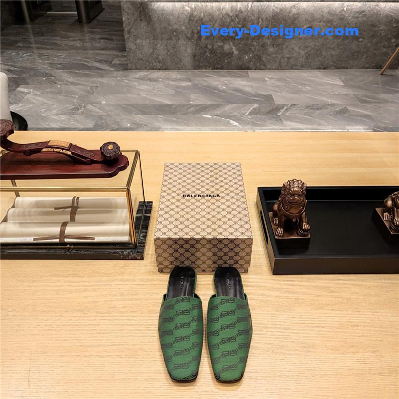 Ba1en*iaga padded flat toe slides