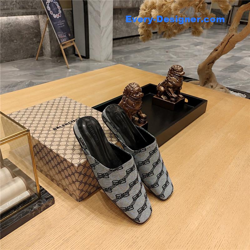 Ba1en*iaga padded flat toe slides