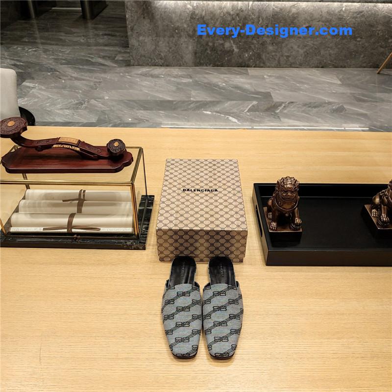 Ba1en*iaga padded flat toe slides