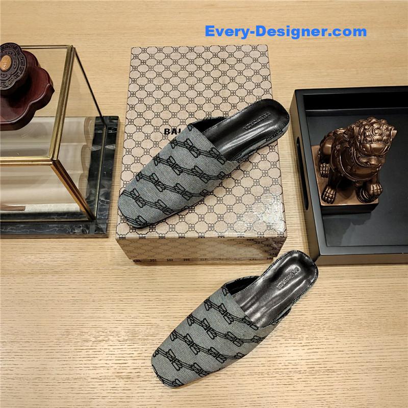Ba1en*iaga padded flat toe slides