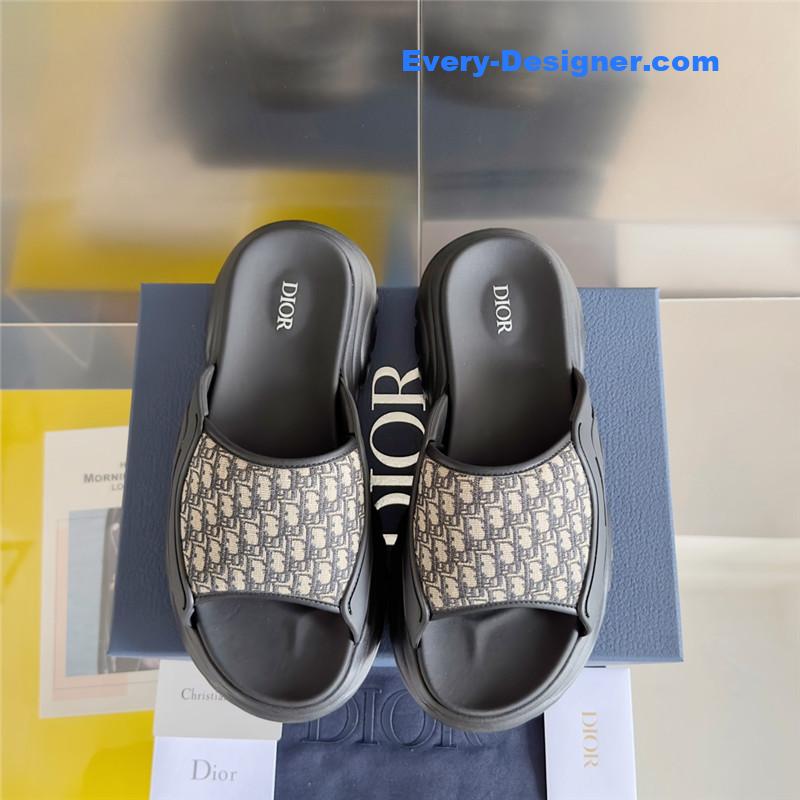 D10r couple models oblique platform slippers