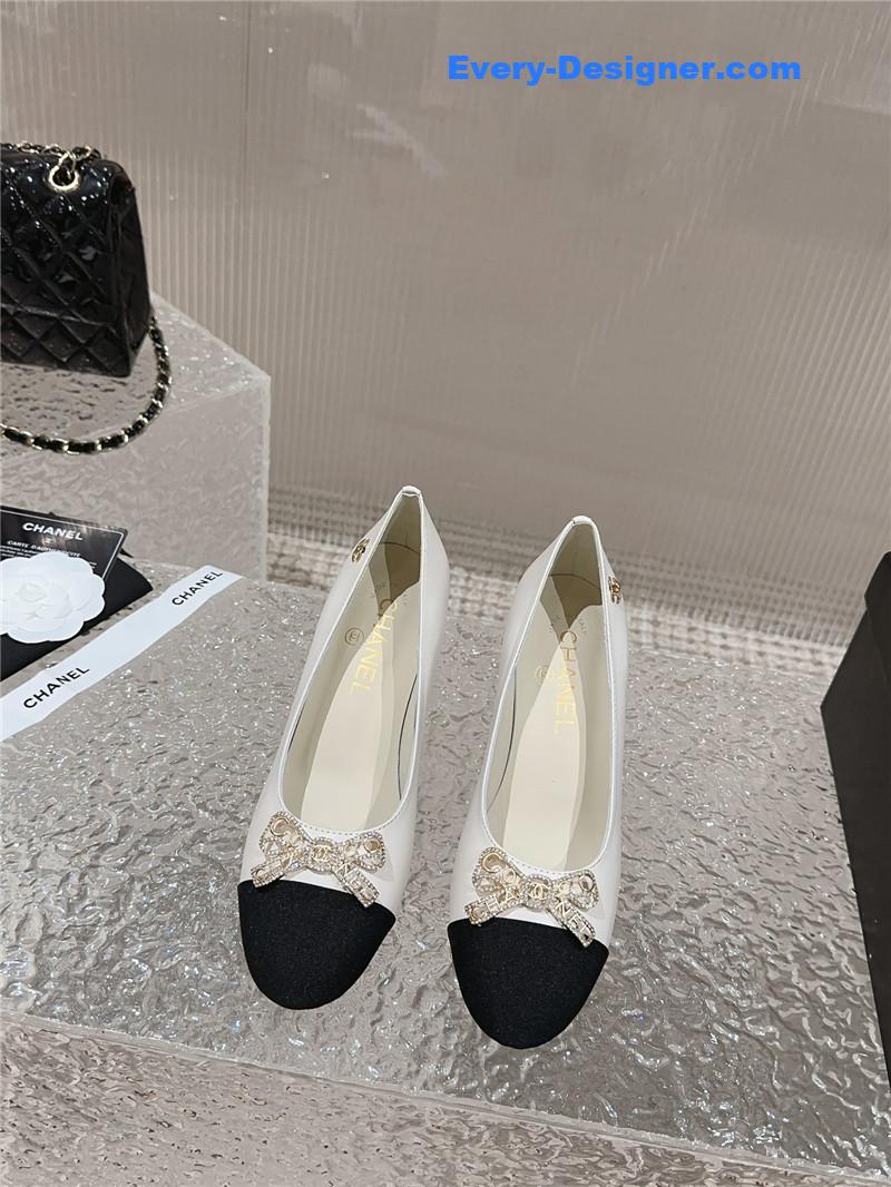 CC round toe gold chain shoes