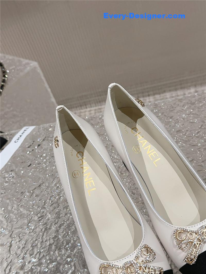 CC round toe gold chain shoes