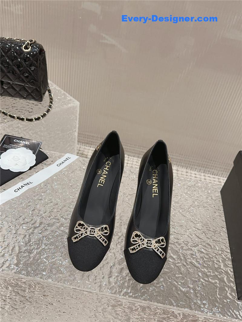 CC round toe gold chain shoes