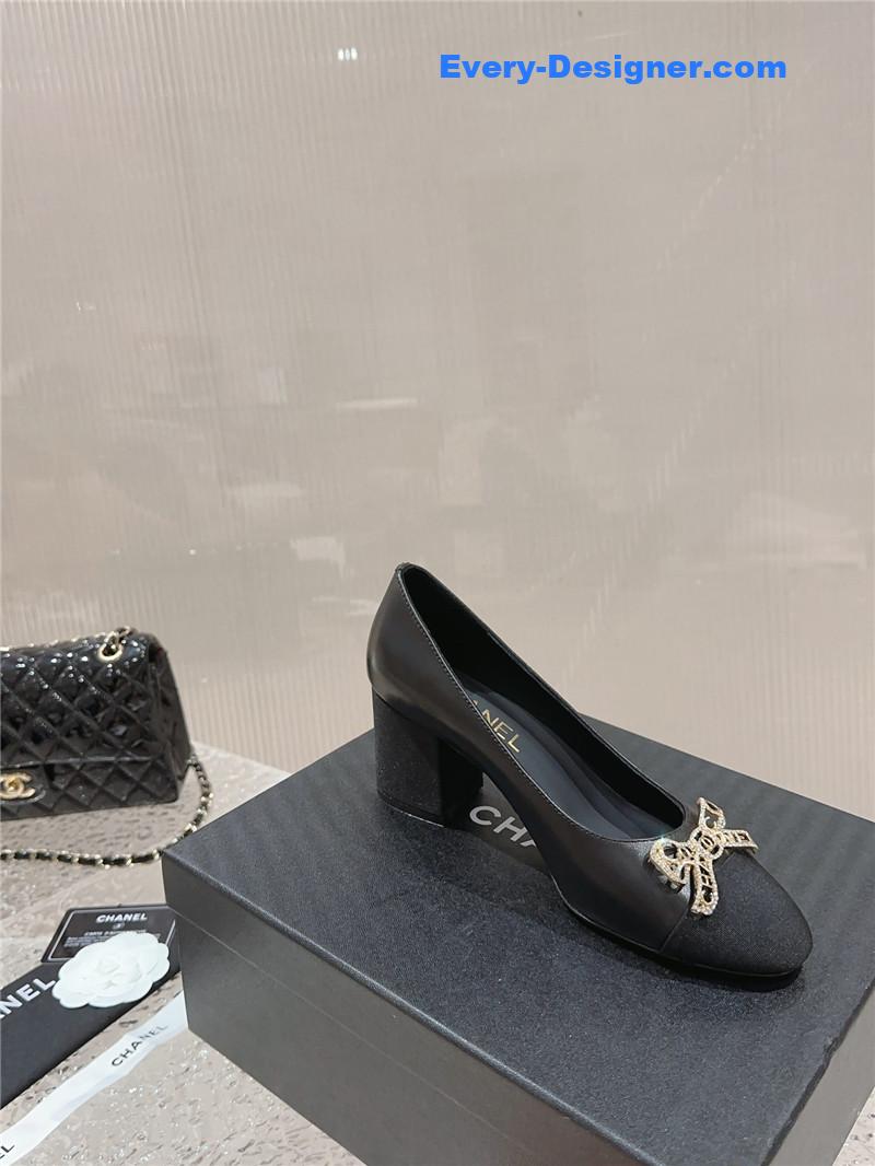 CC round toe gold chain shoes