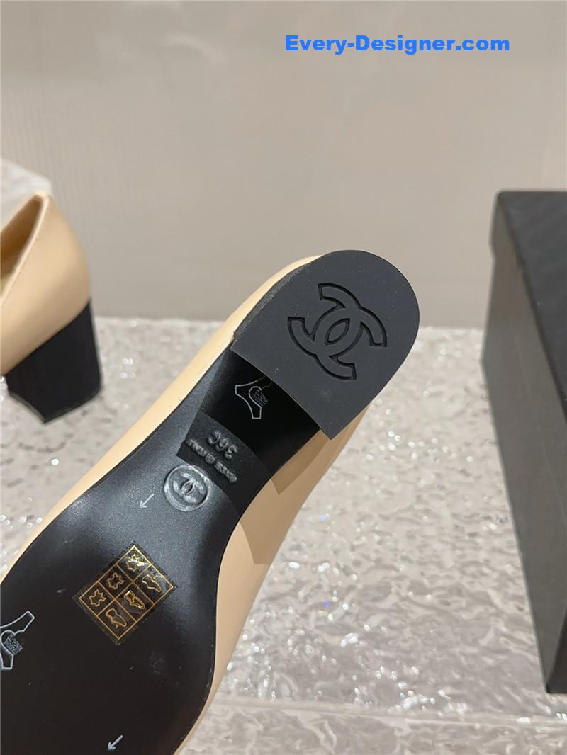 CC round toe gold chain shoes