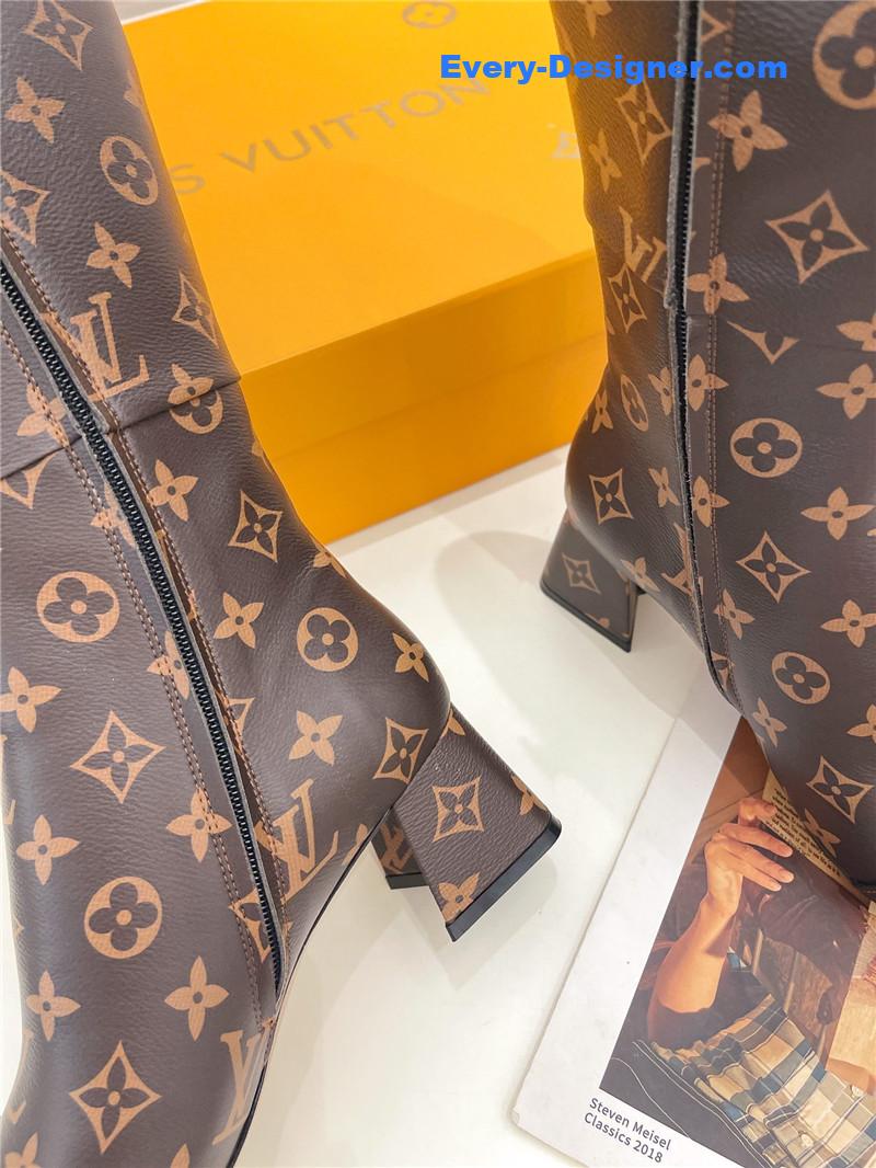 l0vis Vvtt0n lv new v-shaped chunky heel boots