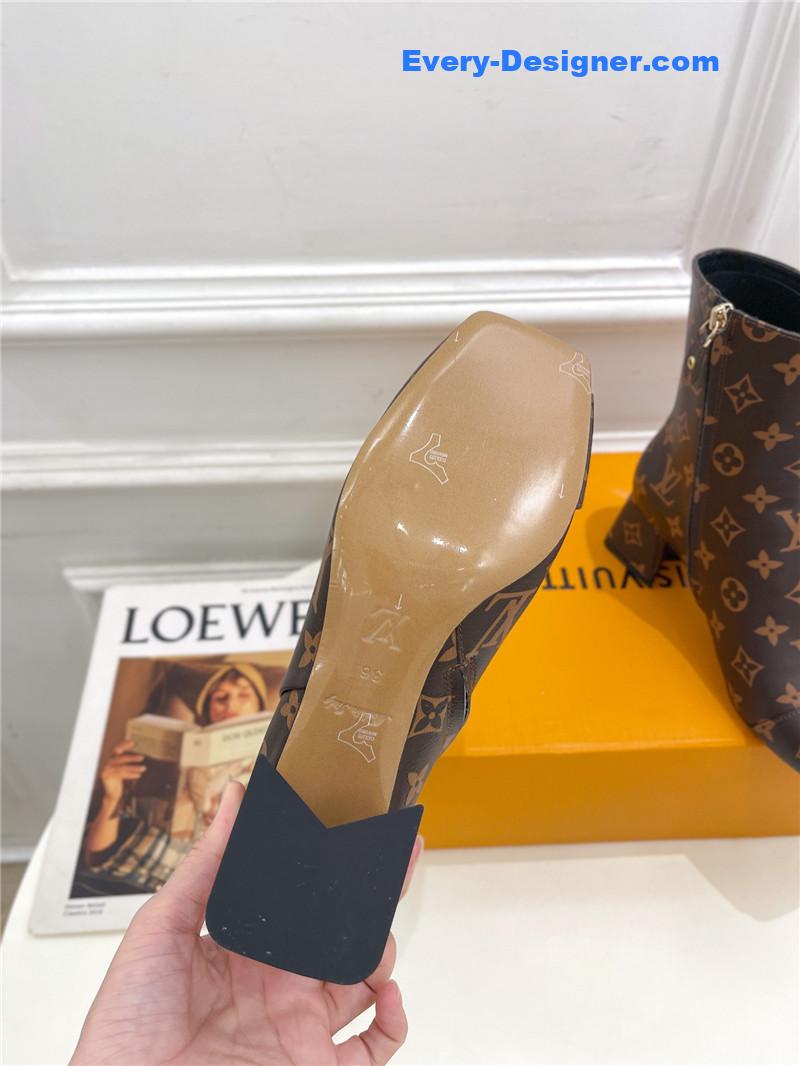 l0vis Vvtt0n lv new v-shaped chunky heel ankle boots