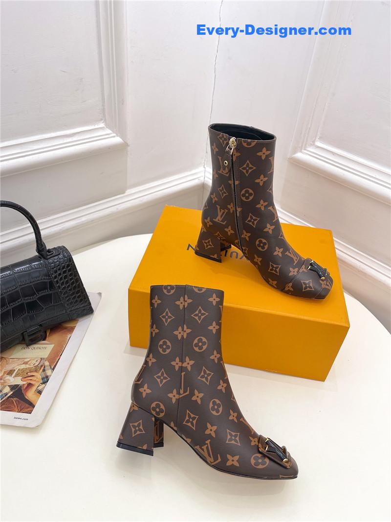 l0vis Vvtt0n lv new v-shaped chunky heel ankle boots