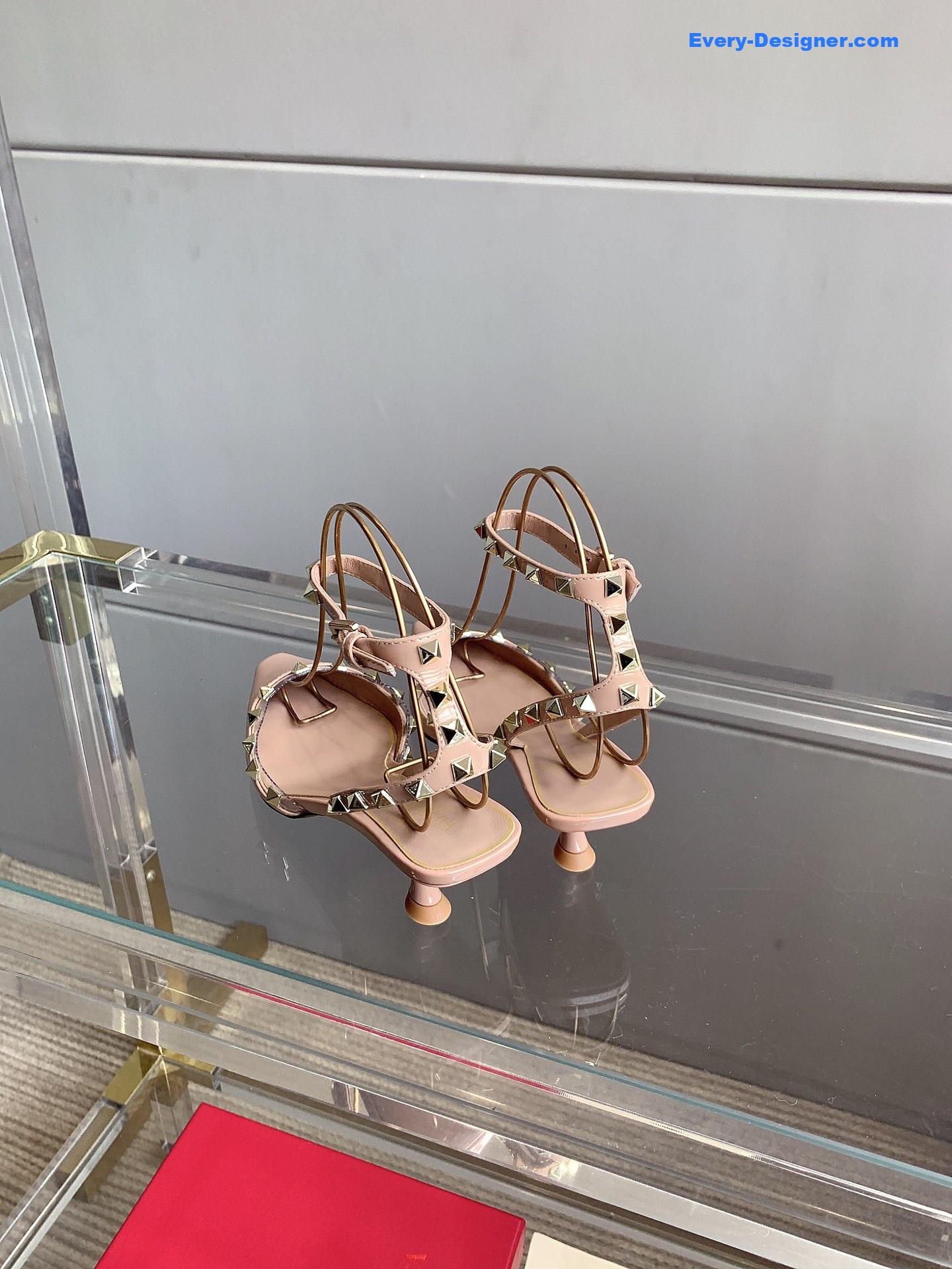 Va1e*ntin0 new rivet kitten heel sandals