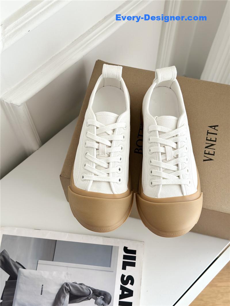 b0tt*ga Ven*ta couple sneakers